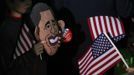 A boy holds a plush toy made in the image of U.S. President Barack Obama during a campaign rally in Hilliard, Ohio, November 2, 2012. REUTERS/Jason Reed (UNITED STATES - Tags: POLITICS USA PRESIDENTIAL ELECTION ELECTIONS) Published: Lis. 2, 2012, 3:57 odp.