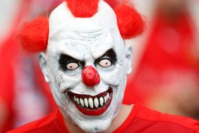 Obludárium Eura: děsiví klauni, podivné tetování, svérázné matky i pupkáči