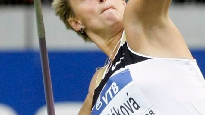 Barbora Špotáková právě hází světový rekord. Ale věří, že muže hodit i víc.