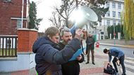 Na základě pořízených snímků byli obviněni ze špionáže, zní v projevu organizátorů demonstrace.