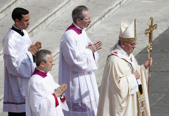 Pope Francis arrives to lead a canonization mass in Saint Peter's Square at the Vatican May 12, 2013. The Pope is leading a mass on Sunday for candidates for sainthood Antonio Primaldo, Mother Laura Montoya and Maria Guadalupe Garcia Zavala.