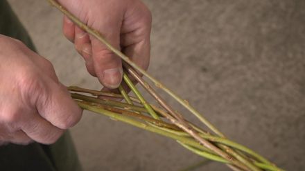 Naučte se plést pomlázku z 8 prutů