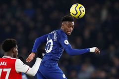 Koronavirem se nakazili kouč Arsenalu i křídelník Chelsea. Premier League je ohrožena