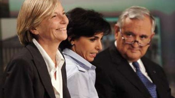 Rachida Datiová (uprostřed s tmavými vlasy) byla Sarkozyho mluvčí během předvolební kampaně.