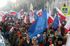 Polsko je rozdělené. Tisíce lidí vyšly do ulic na protivládní demonstrace
