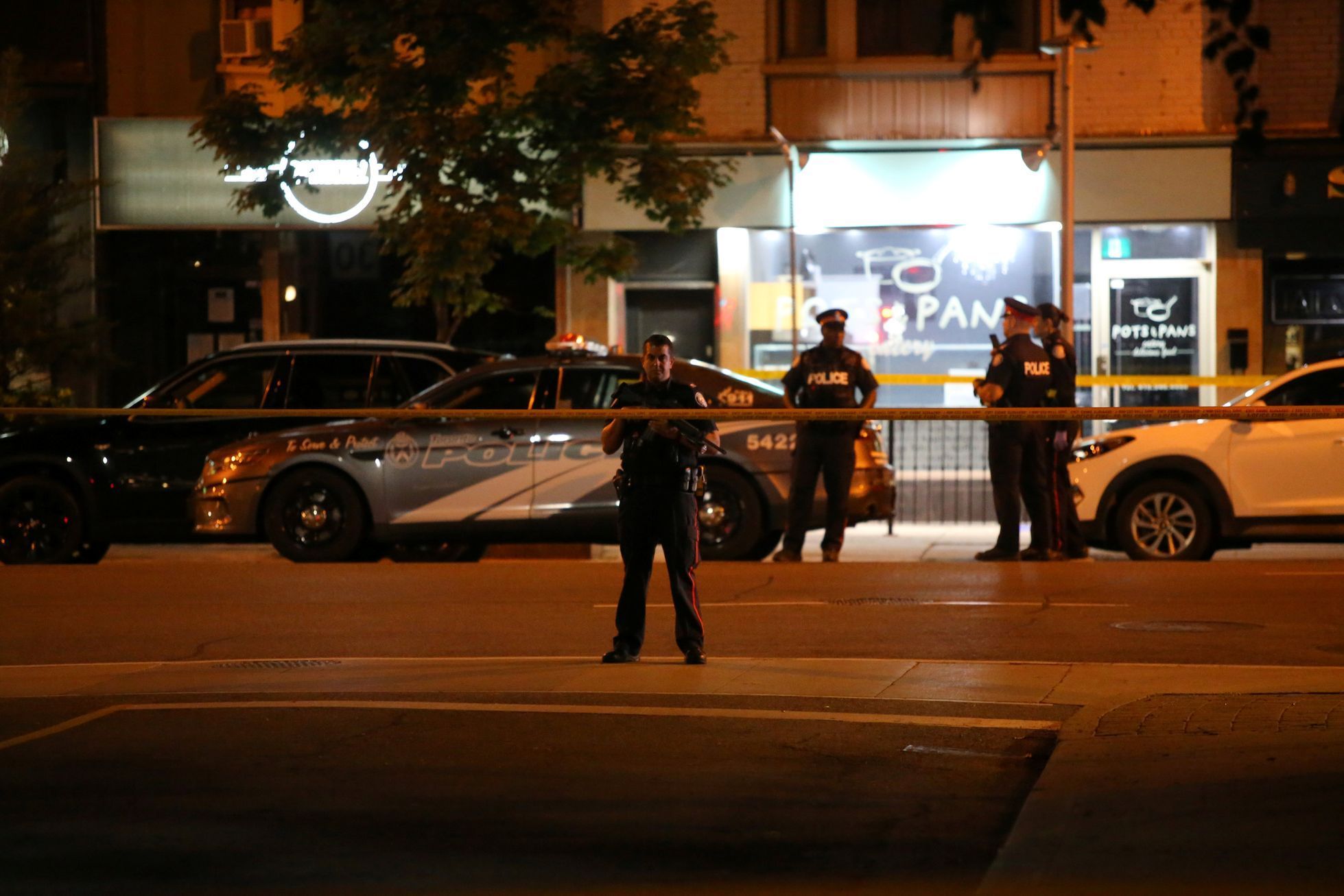 Kanada, Toronto: Střelec zranil 13 lidí před restaurací, jednu ženu zabil