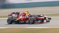 V Číně se Vettel musel sklonit hned před trojicí soupeřů, vyhrál Alonso, před Räikkönenem a Hamiltonem. Pilot Red Bullu byl přitom na startu až devátý a zajel jedno z letošní zatím šesti nejrychlejších kol v závodě.