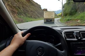 Jak se jezdí v Kolumbii? Nekonečné ploužení za kamiony vám dá čas kochat se přírodou
