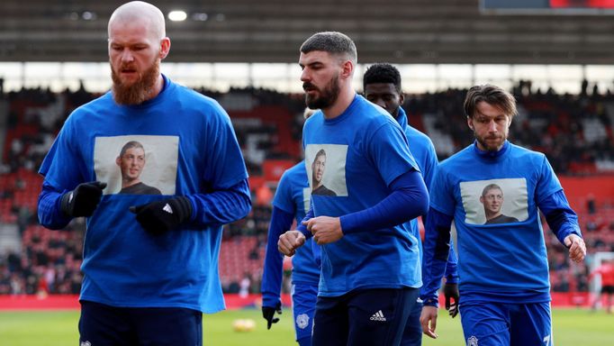 Soccer Football - Premier League - Southampton v Cardiff City - St Mary's Stadium, Southampton, Britain - February 9, 2019  Cardiff City's Harry Arter and team mates wear