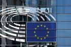 Evropská komise chce vyčlenit přes dvě miliardy eur zemím, které se snaží o přijetí společné měny
