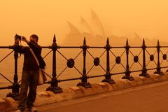 Oblaka prachu změnila Sydney v město duchů