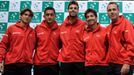 Španělští tenisté David Ferrer, Nicolas Almagro, Marcel Granollers, Marc Lopez a kapitán Alex Corretja během oficiálního losování semifinálových utkání Davis Cupu 2012.