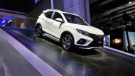 Číňané rovněž sází na slavná designová jména. Kompaktní SUV Soueast DX3 tak navrhl Pininfarina. Za značkou samotnou pak částečně stojí Mitsubishi.