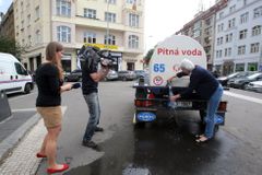 Za kontaminovanou vodu v Dejvicích mohou podle policie dva muži, špatně zapojili řad