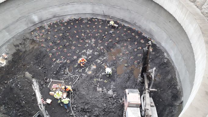 Geologický průzkum pro metro D - lokalita PAD1b v místě sjezdu z ulice 5. května do ulice Na Strži.