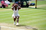 A takto Serena Williamsová. Američanka triumfovala v All England Clubu popáté.