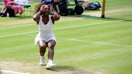 A takto Serena Williamsová. Američanka triumfovala v All England Clubu popáté.