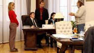 On line rozhovoru s Miloslavem Vlčkem přihlíželi hned tři jeho poradci. A radili, jak nejlépe odpovídat.