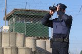 Provoz na přechodu zajišťují kosovští celníci. Nový stát už má vlastní policii.