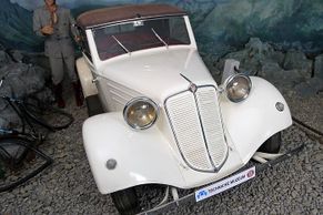 Tatra 75 - kabriolet nebo veliké rodinné auto ?