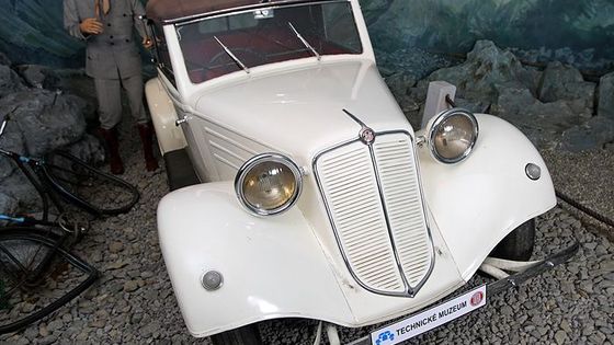 Tatra 75 - kabriolet nebo veliké rodinné auto ?