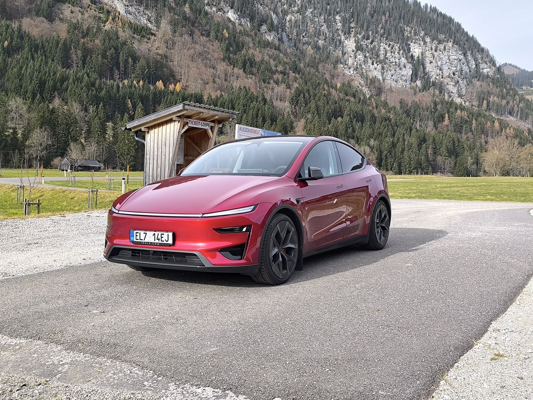 Tesla Model Y Performance Chorvatsko 2025