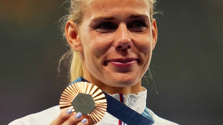 "Jsem máma, jsme rodina." Oštěpařka Ogrodníková a hokejista Vrána mají syna Jáchyma; Zdroj foto: Reuters