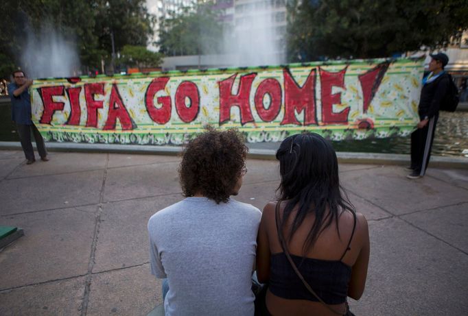 Protesters demonstrate against the public spending for the 2014 World Cup, in Rio de Janeiro, June 15, 2014. Police blocked the streets to keep demonstrators from reachin