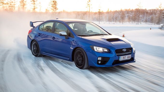 Jak se jezdí se Subaru na finském okruhu? Pořád bokem!