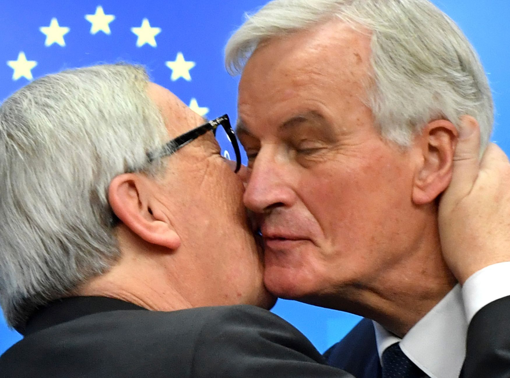polibek Jean-Claude Juncker Michel Barnier