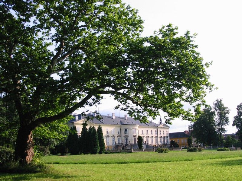 Víkend otevřených zahrad 9. &#8211; 10.6. 2012 - Zámek Nové Hrady