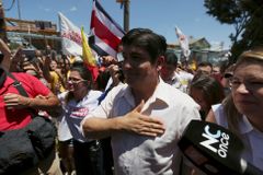 Kostarické prezidentské volby ovládl centrista Carlos Alvarado. Podporuje sňatky homosexuálů