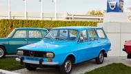 Dacia 1300 (a všechny pozdější modifikace) je licenční verzí Renaultu 12. Ta přežila pád komunismu v Rumunsku, finanční problémy automobilky i převzetí Renaultem. Kvůli řadě variant vznikal potomek původní 1300 s karoserií pickup ještě v roce 2006. Za tu dobu stihla tato řada přežít několik nástupců a ze segmentu střední třídy se posunout mezi kompakty.