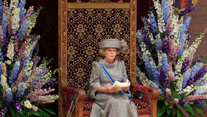 Nizozemská královna Beatrix při každoročním projevu k poslancům, který pronáší na sklonku září.