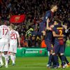 Fotbal, Liga mistrů, Barcelona - AC Milán: Messi slaví gól a Gerard Pique (skáče)