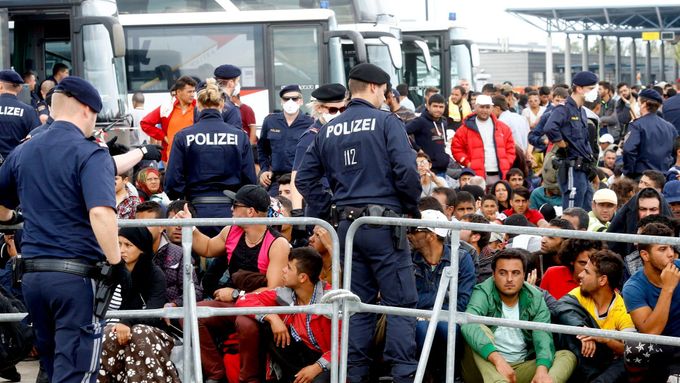 Uprchlíci v Nickelsdorfu na jihu Rakouska, ilustrační foto.