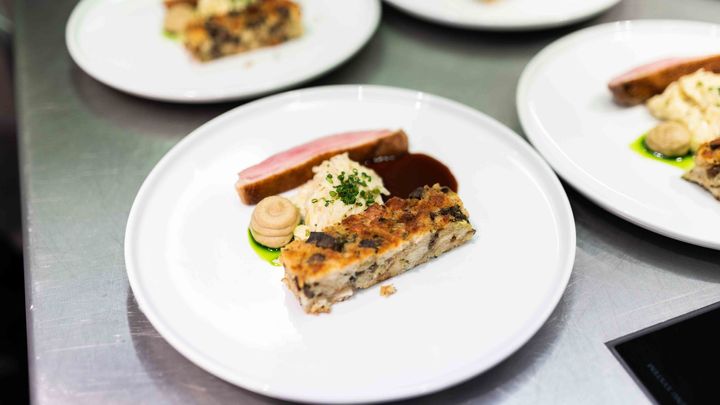 Stolování budoucnosti. V Dubaji vede restauraci první AI šéfkuchař na světě; Zdroj foto: Josef Krčil