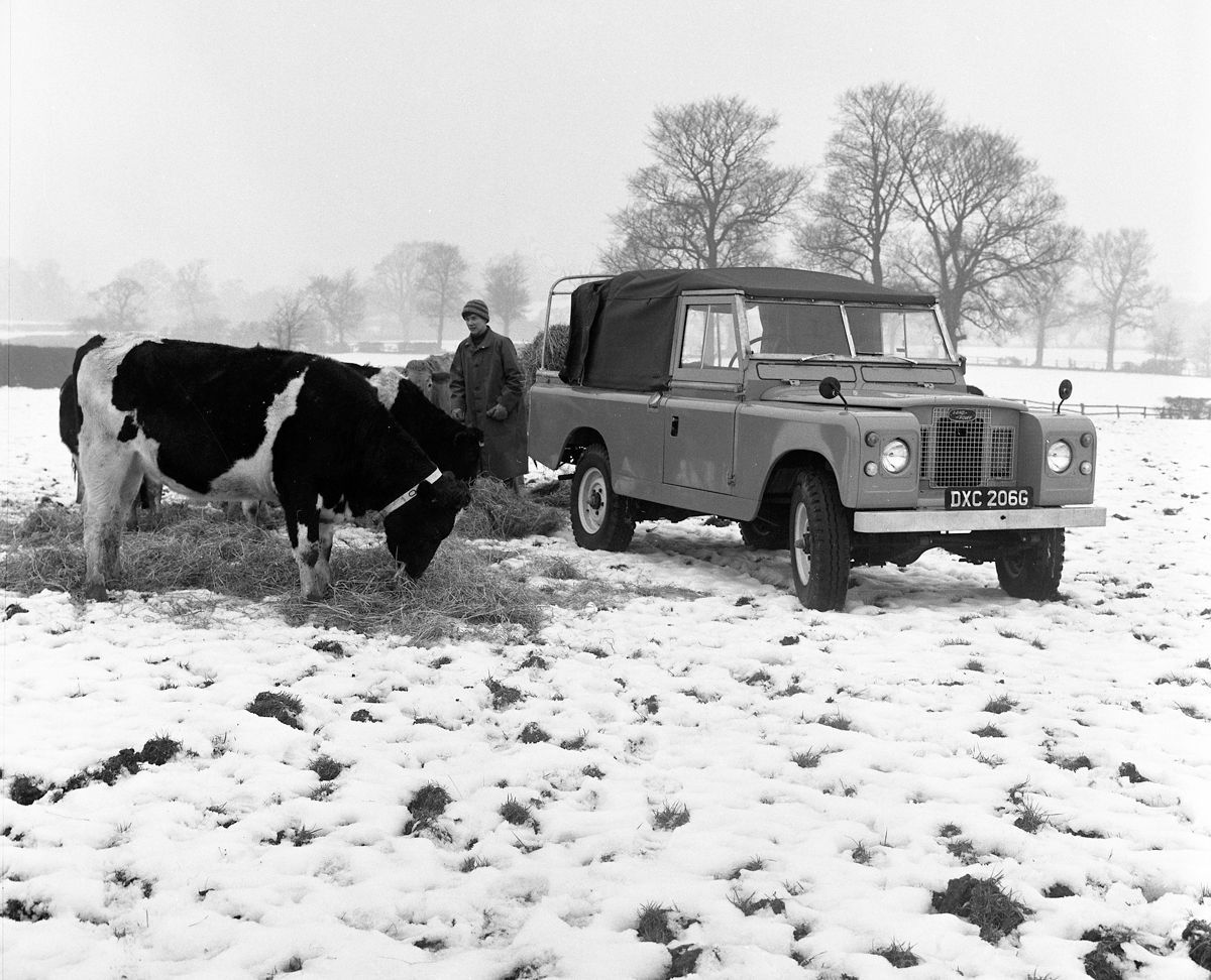 Land Rover Defender - 14 série 2 začala se vyrábět 1958 18_series_ii_05 až od 1969 světla na straně