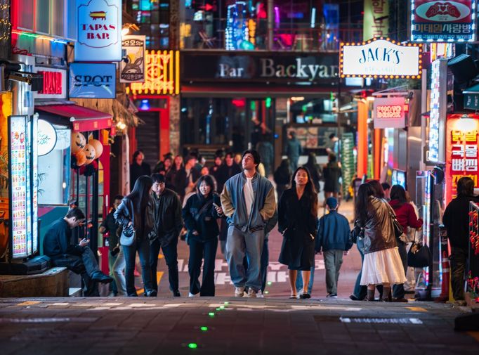 Jihokorejci si připomínají třetí výročí od tragédie, při níž 158 lidí přišlo o život v "halloweenské tlačenici" v Soulu. Redakce Aktuálně.cz navštívila místo incidentu.