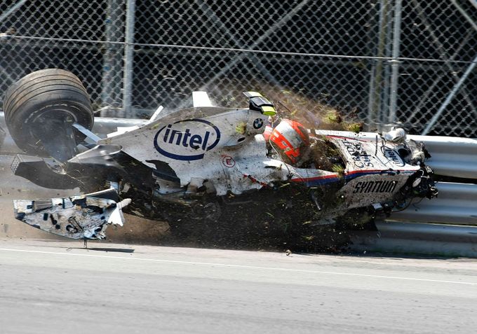 Robert Kubica se svým vozem BMW-Sauber těžce havaroval při Velké ceně Kanady 2007
