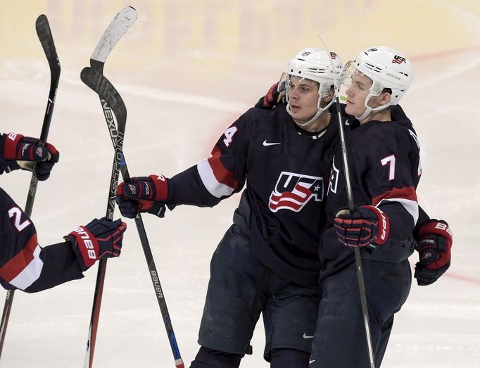 MS juniorů v hokeji, USA - Švédsko (Auston Matthews and Matthew Tkachuk)