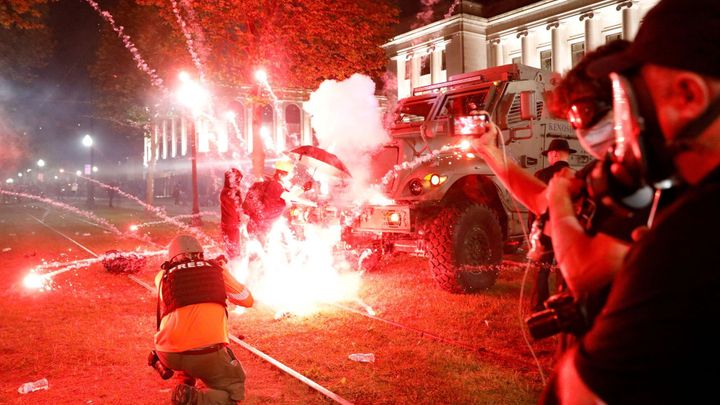 Drama při nepokojích ve Wisconsinu: Lidé po sobě stříleli na ulici, jeden muž zemřel