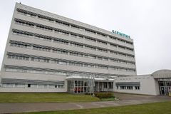 Siemens: Hledáme kupce, který zachová místa i výrobu