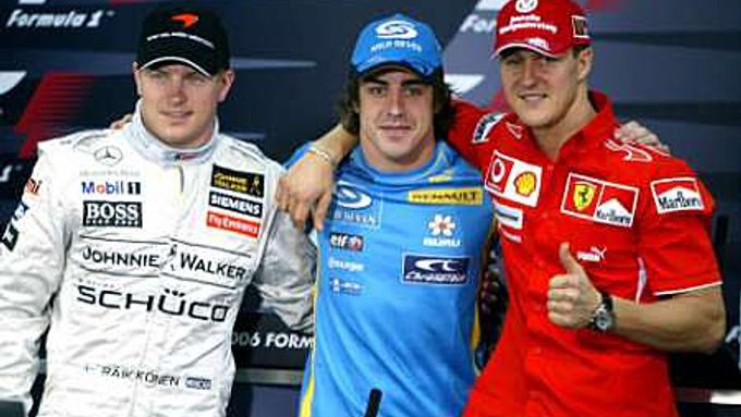 Zleva Kimi Räikkönen, Fernando Alonso a Michael Schumacher.