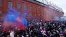 Fanoušci Glasgow Rangers slaví zisk 55. titulu ve skotské lize.