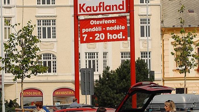 Nejvyšší tržby měly vloni hypermarkety Kaufland.