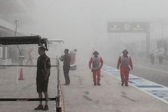 Trénink formule 1 v Austinu: mlha, ztracený vrtulník i trest