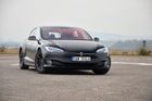 Tesla Model S: Etalon mezi elektromobily se vyrábí už osm let a stále má co nabídnout