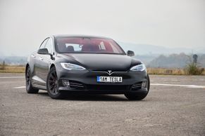 Tesla Model S: Etalon mezi elektromobily se vyrábí už osm let a stále má co nabídnout