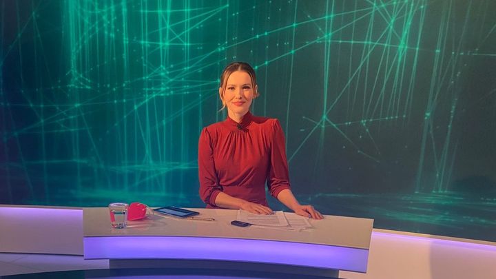 Doufám, že zdechneš. Moderátorka se zastala obětí a stala se terčem útoku na sítích; Zdroj foto: Česká televize